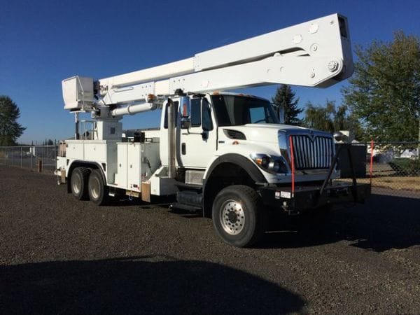 5 Signs It's Time to Replace Your Old Bucket Truck
