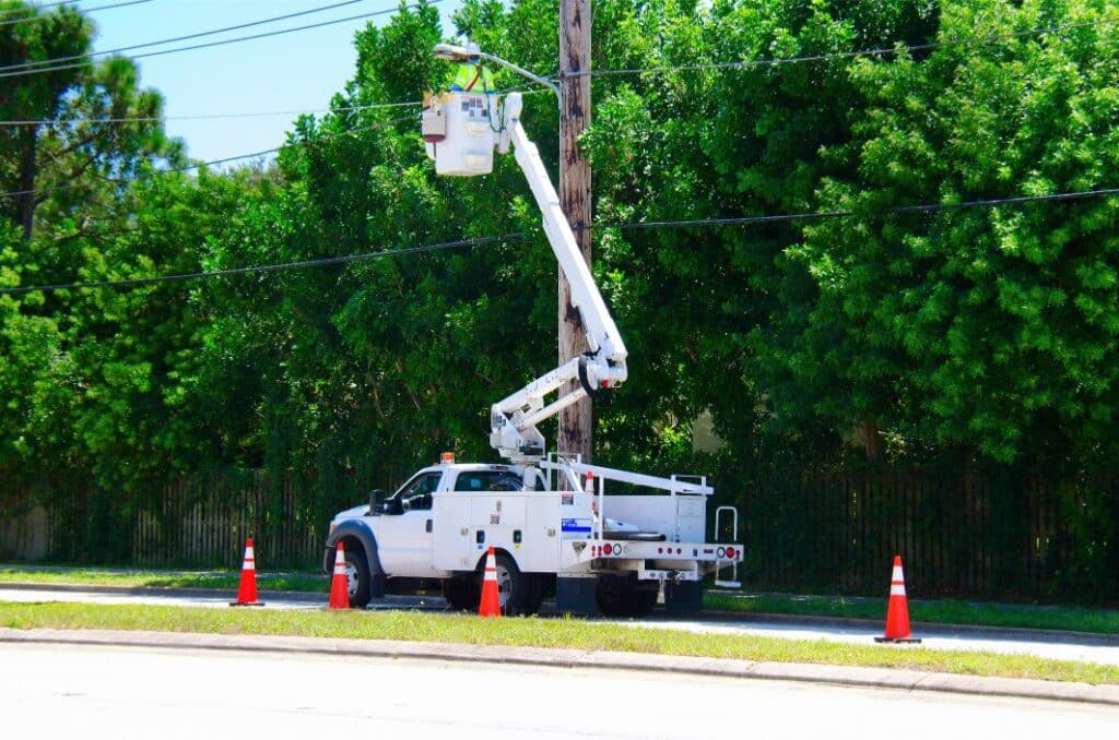 Bucket Trucks for Sign, Light and Traffic