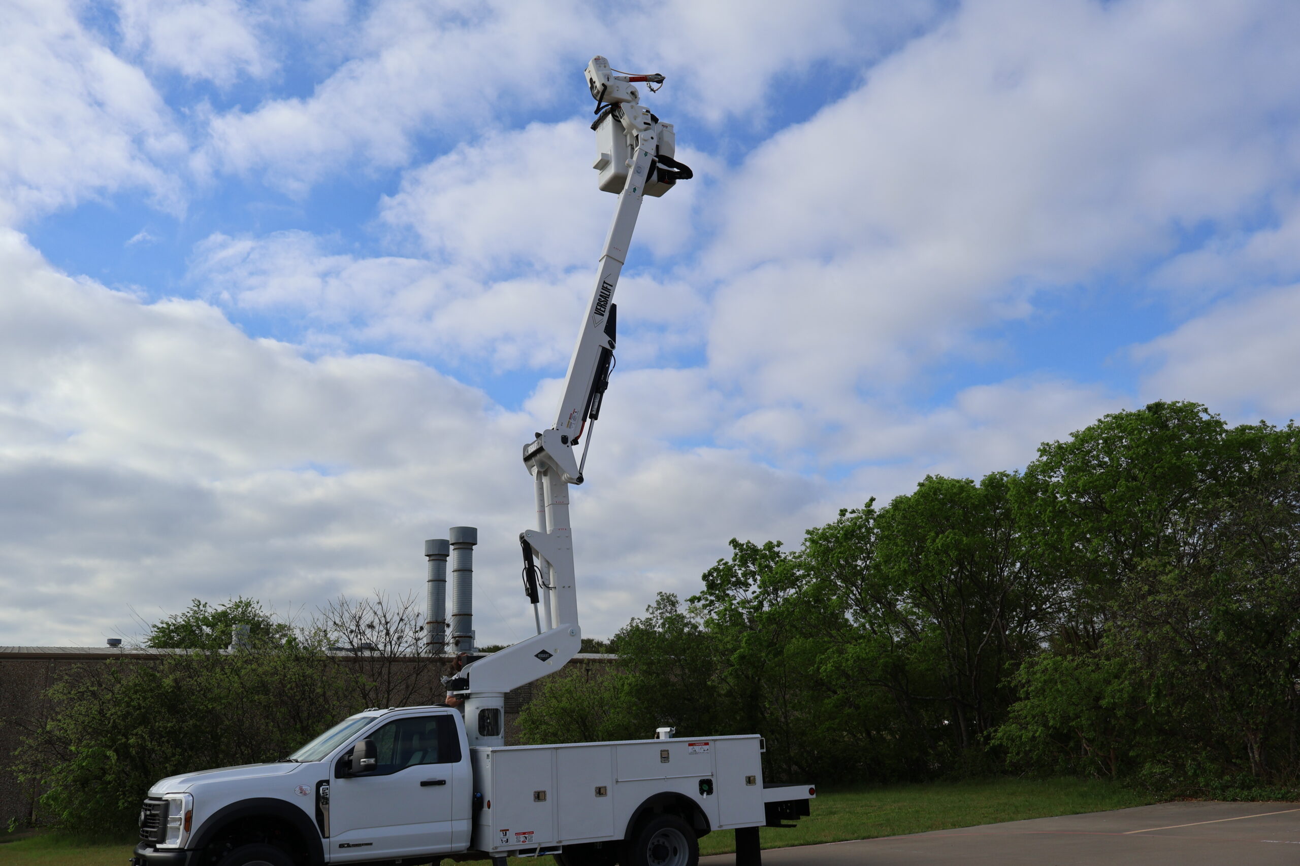 VST-40-MHI 3-Axis 2026 Ford F-550 4X4 Diesel - B&G STEEL (16)