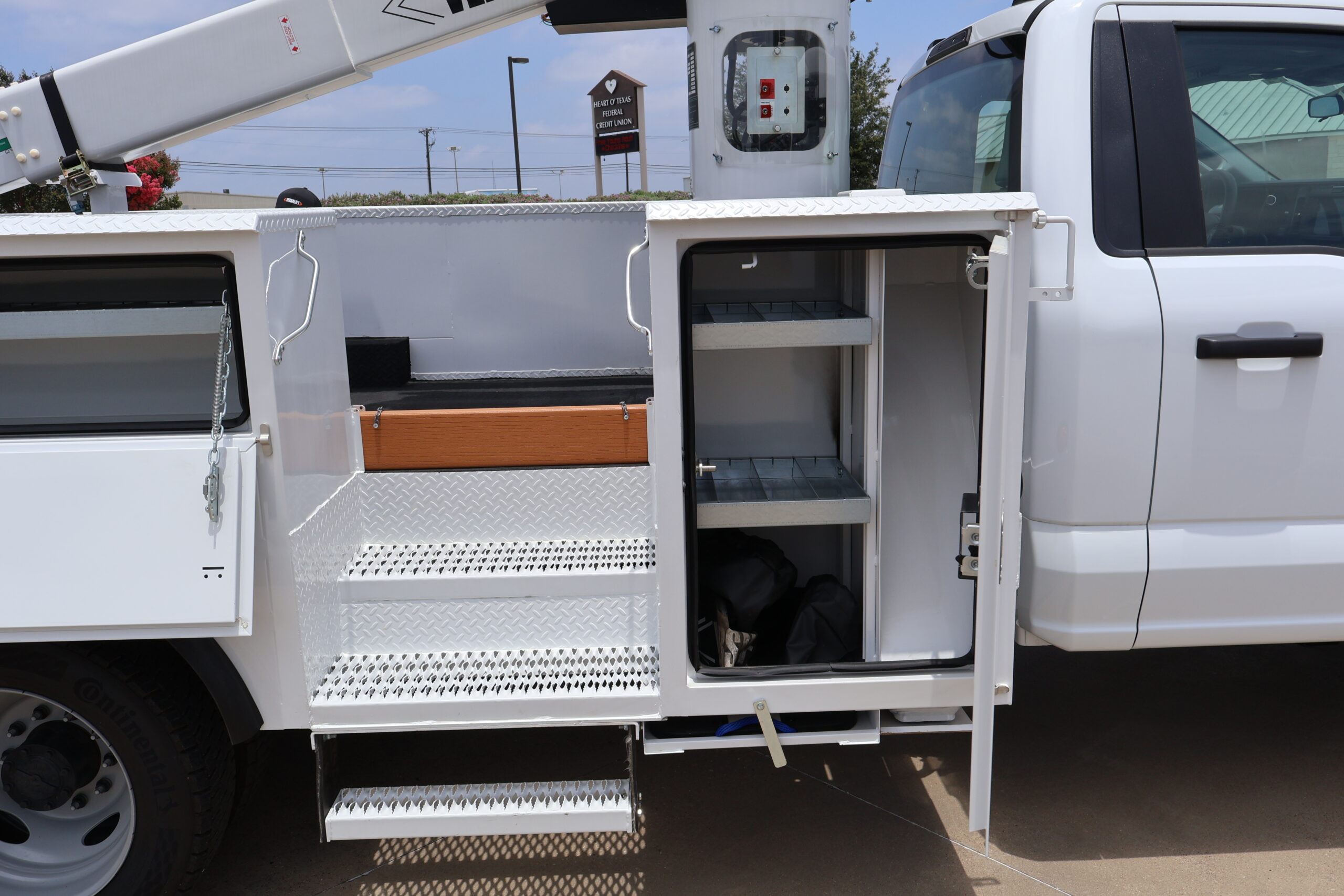 VST-40-MHI 3-Axis 2026 Ford F-550 4X4 Diesel - B&G STEEL (28)