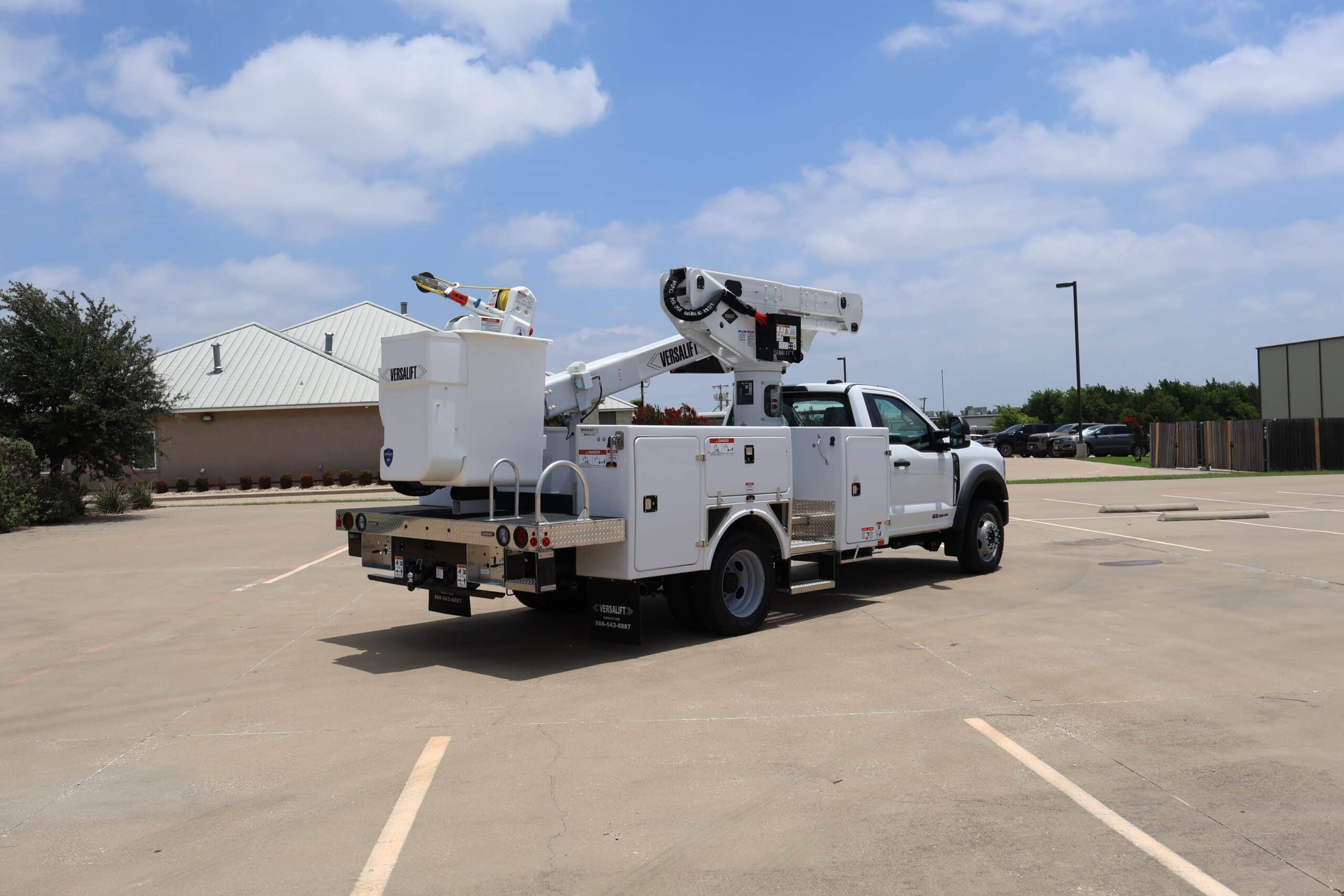 VST-40-MHI 4-AXIS 2026 Ford F-550 4X4 Brand FX - Versalift US