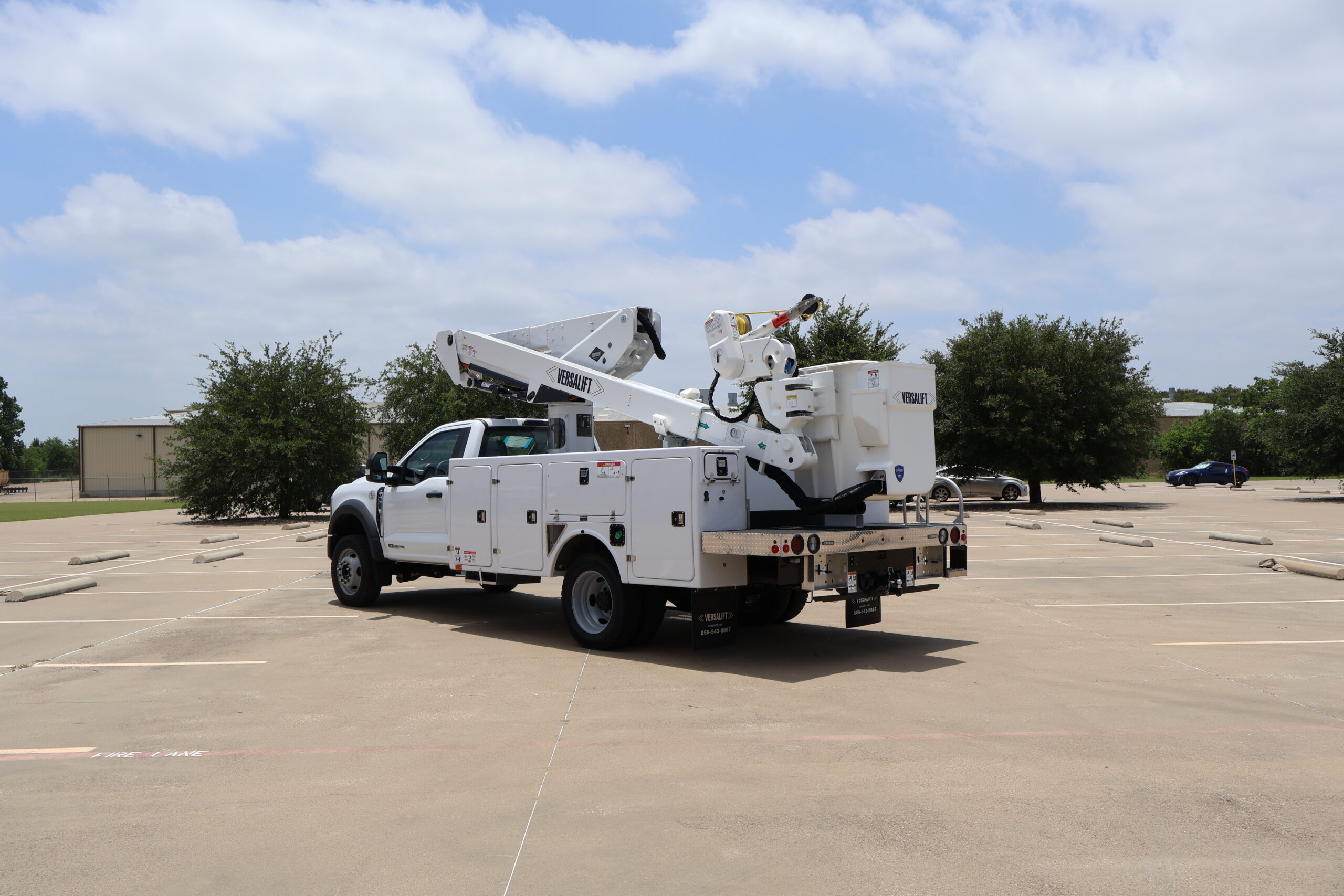 VST-40-MHI 4-AXIS 2026 Ford F-550 4X4 Brand FX - Versalift US