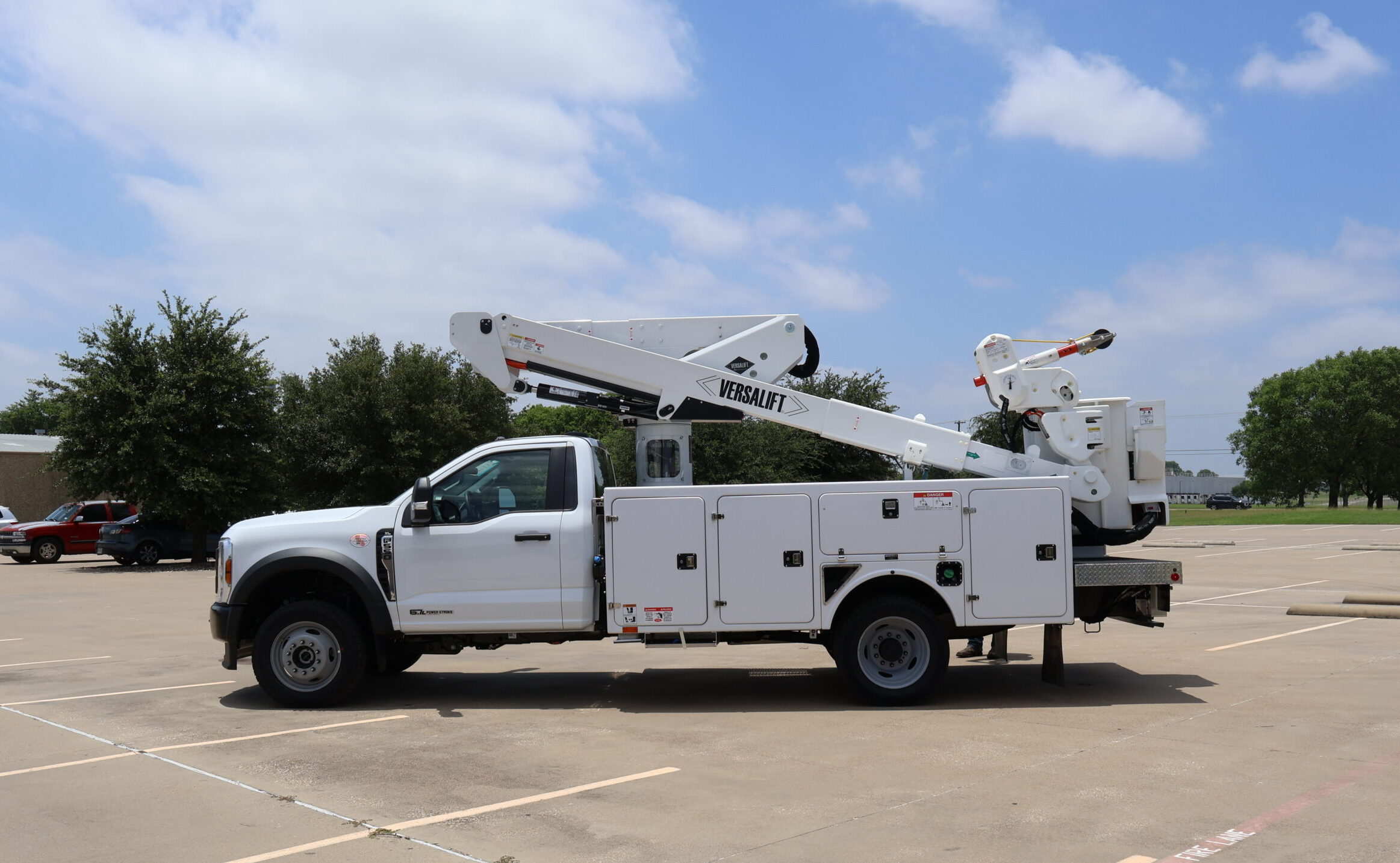 VST-40-MHI 4-AXIS 2026 Ford F-550 4X4 Brand FX - Versalift US