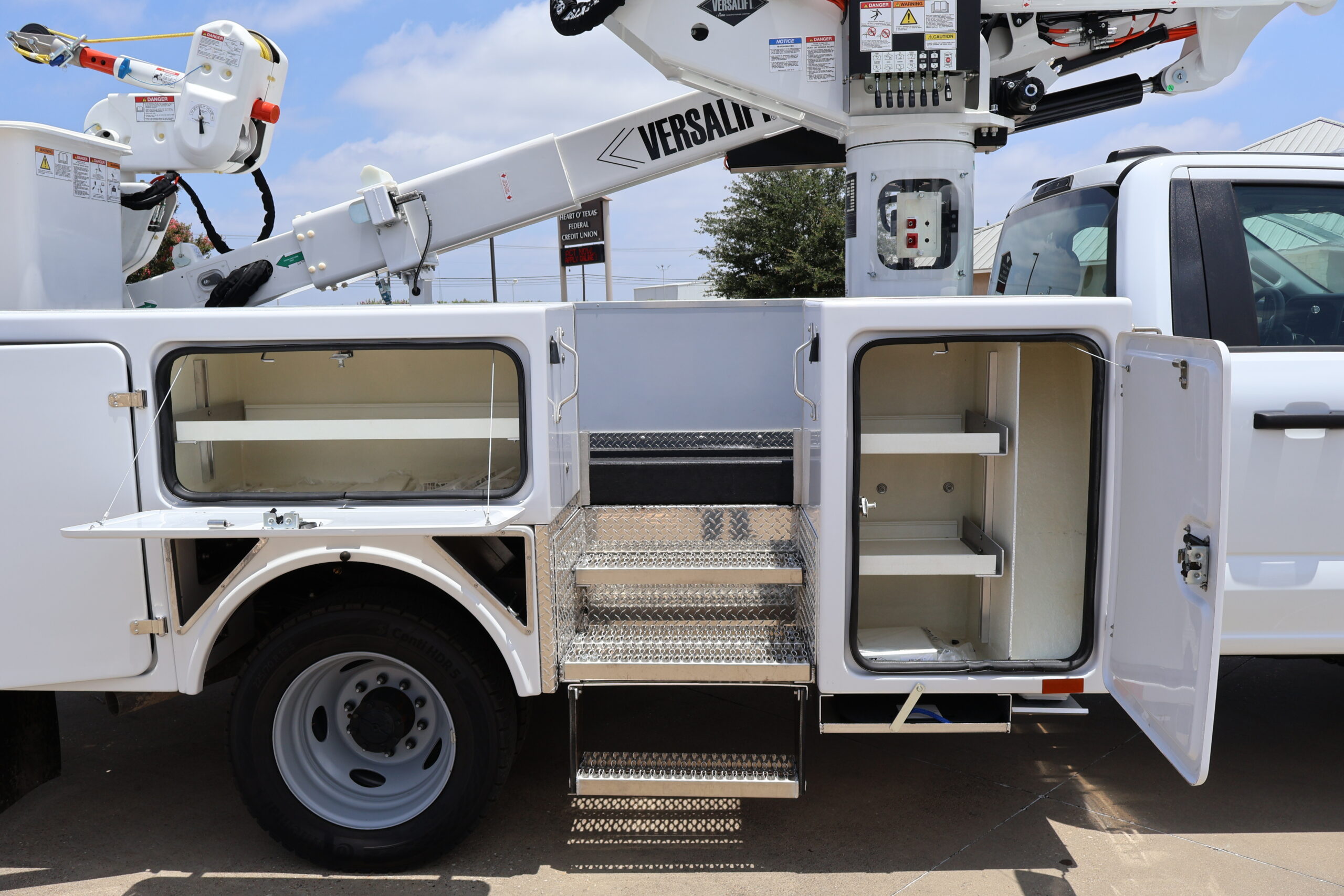 VST-40-MHI 4-Axis 2026 Ford F-550 4X4 Diesel - BFX Body (7)