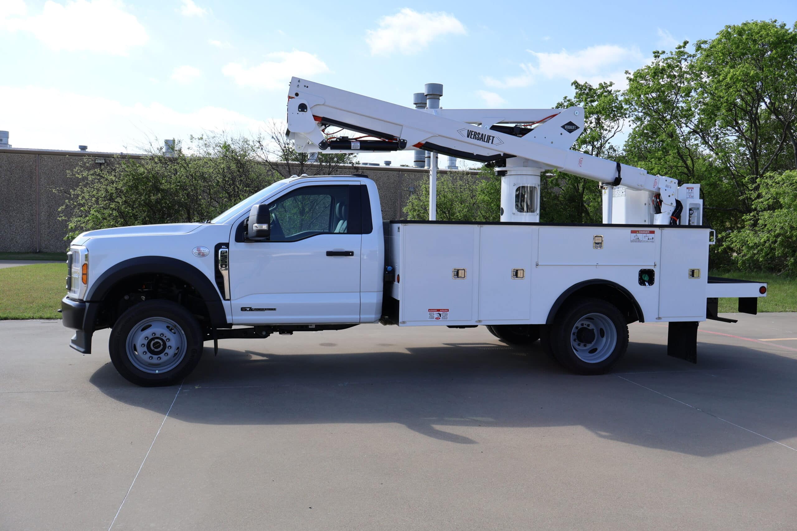 SST-40-EIH-4-Axis-2026-Ford-F-550-4X4-Diesel-STEEL-BODY-3-scaled-1.jpg