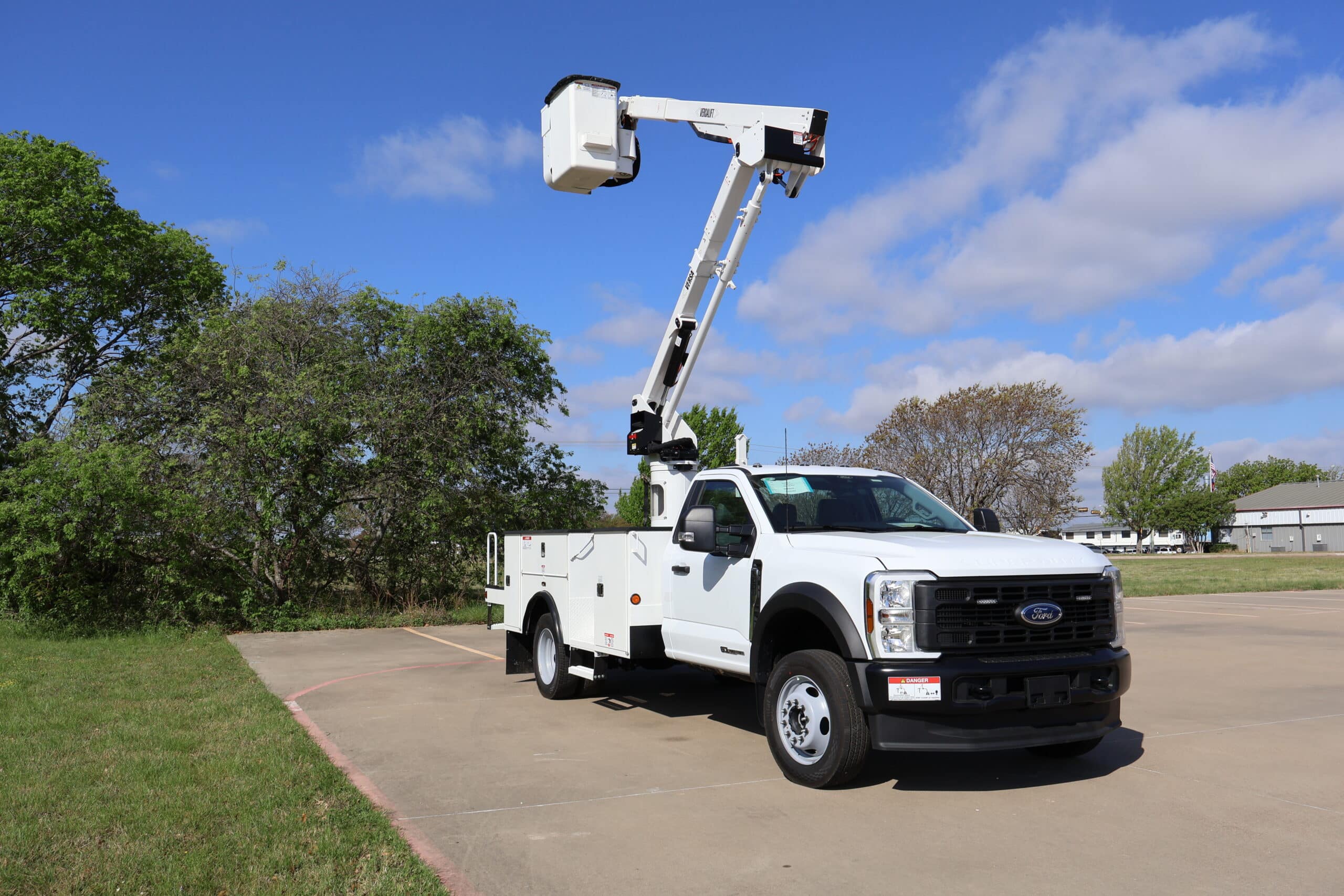 SST-40-EIH-4-Axis-2026-Ford-F-550-4X4-Diesel-STEEL-BODY-6-scaled-1.jpg