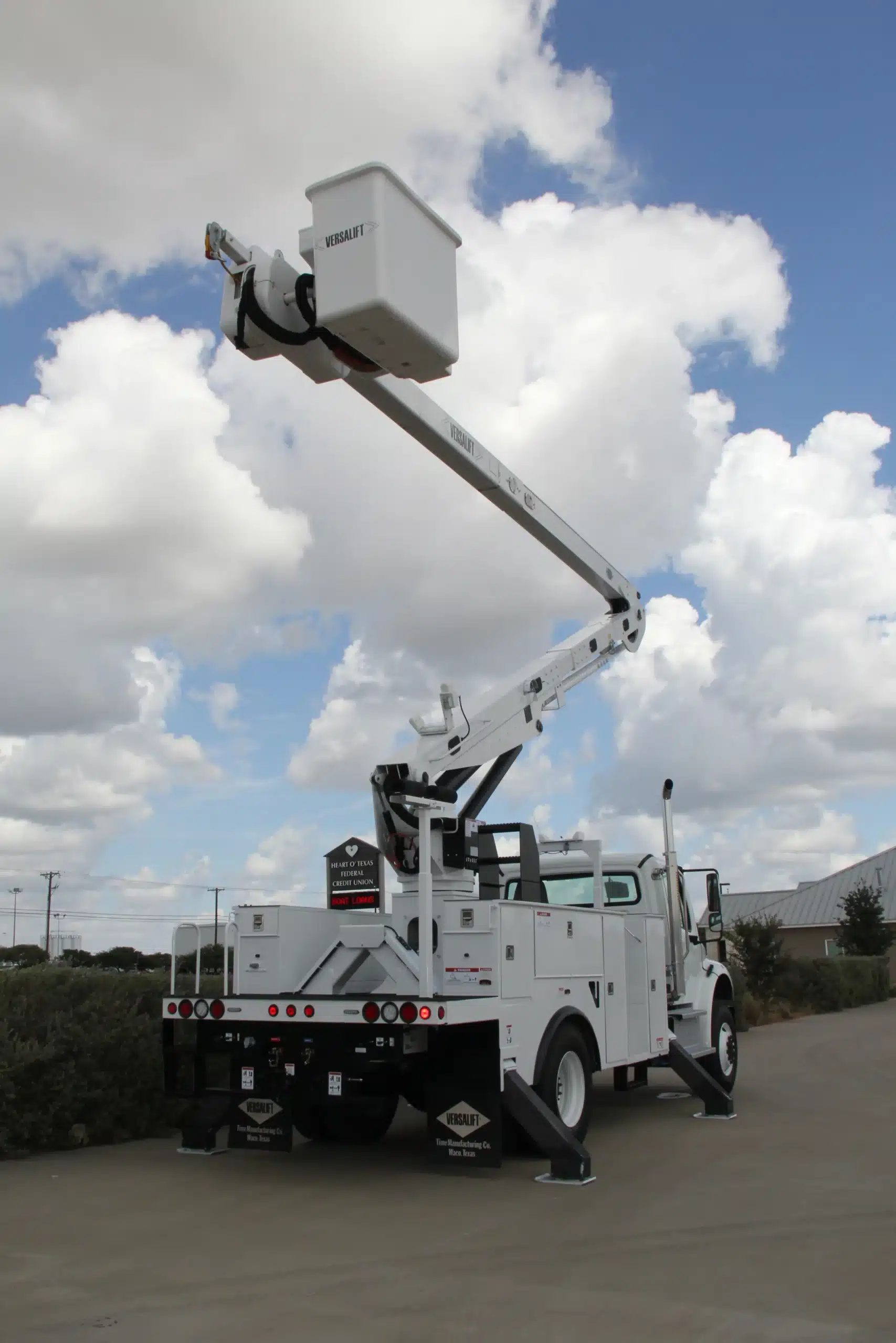 VN-555-MHI-WX190001-33-2-scaled-1.webp