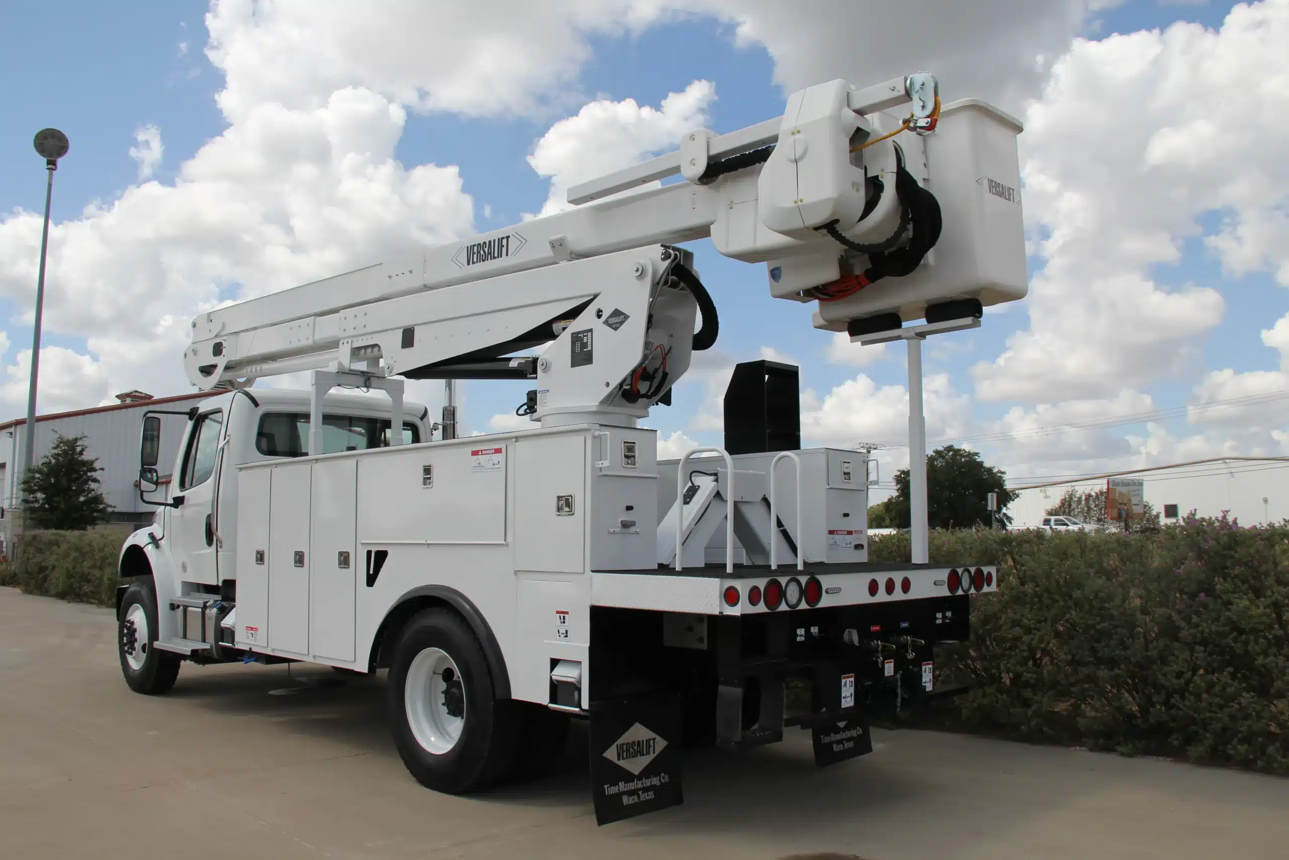 VN-555-MHI-WX190001-98-2-scaled-1.webp
