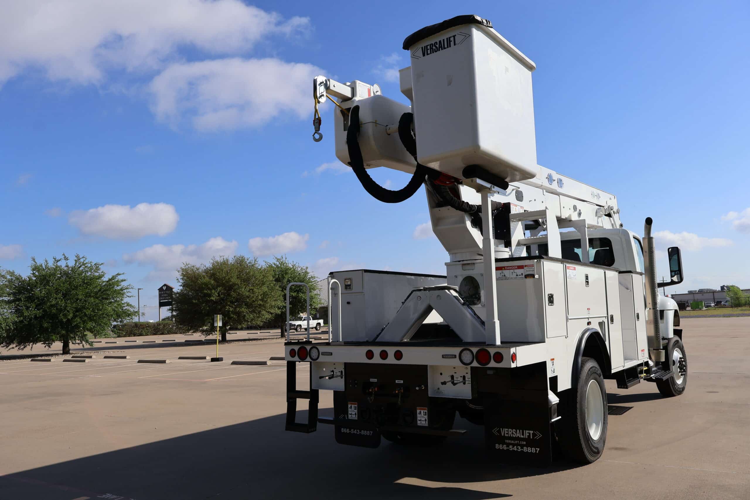 VO-455-MHI-2025-INTL-MV607-Steel-Body-10-scaled-1.jpg