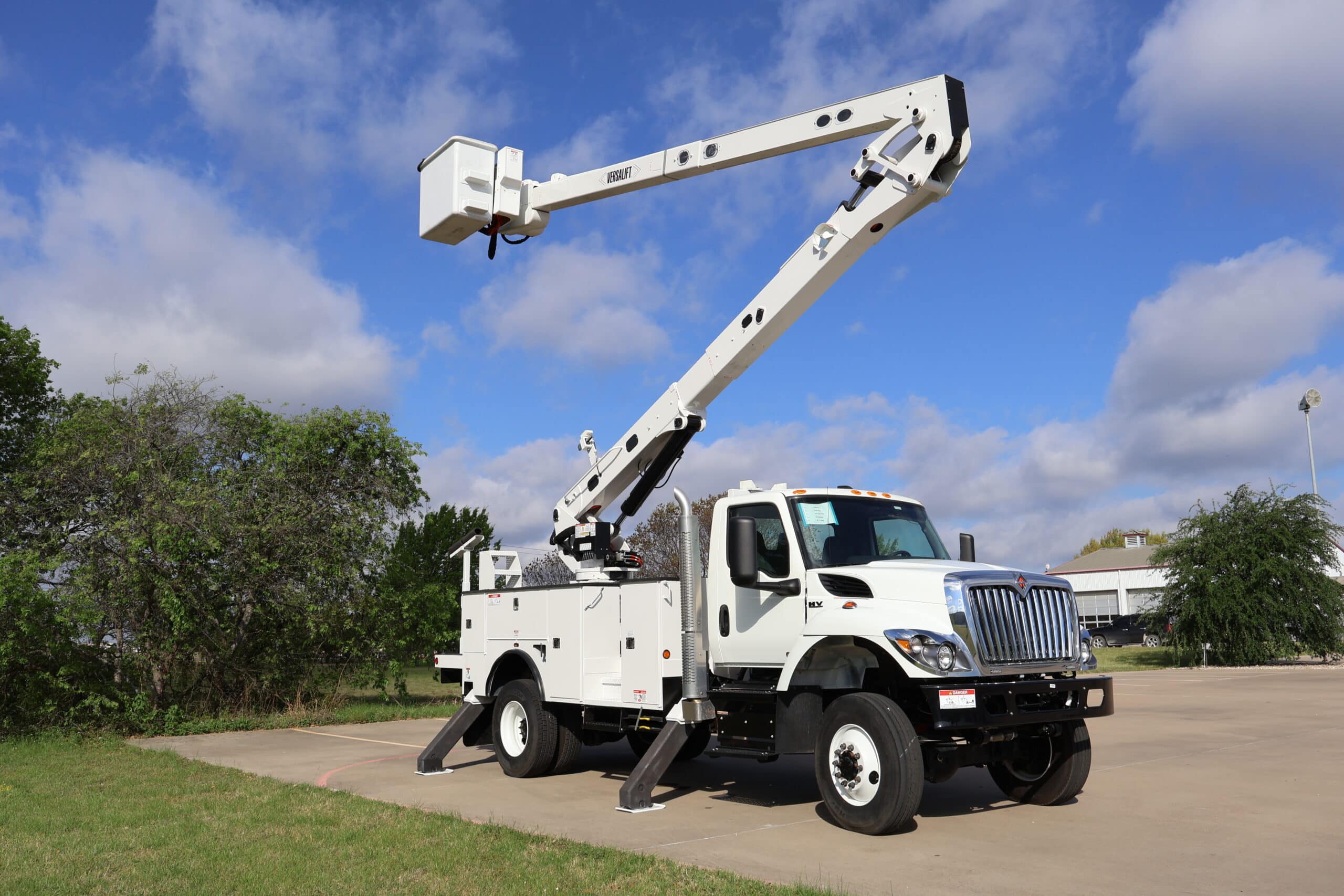 VO-455-MHI-2025-INTL-MV607-Steel-Body-12-scaled-1.jpg