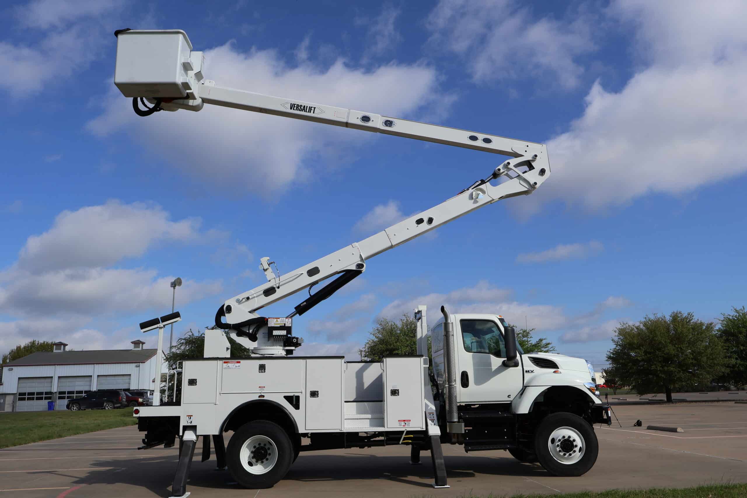 VO-455-MHI-2025-INTL-MV607-Steel-Body-7-scaled-1.jpg
