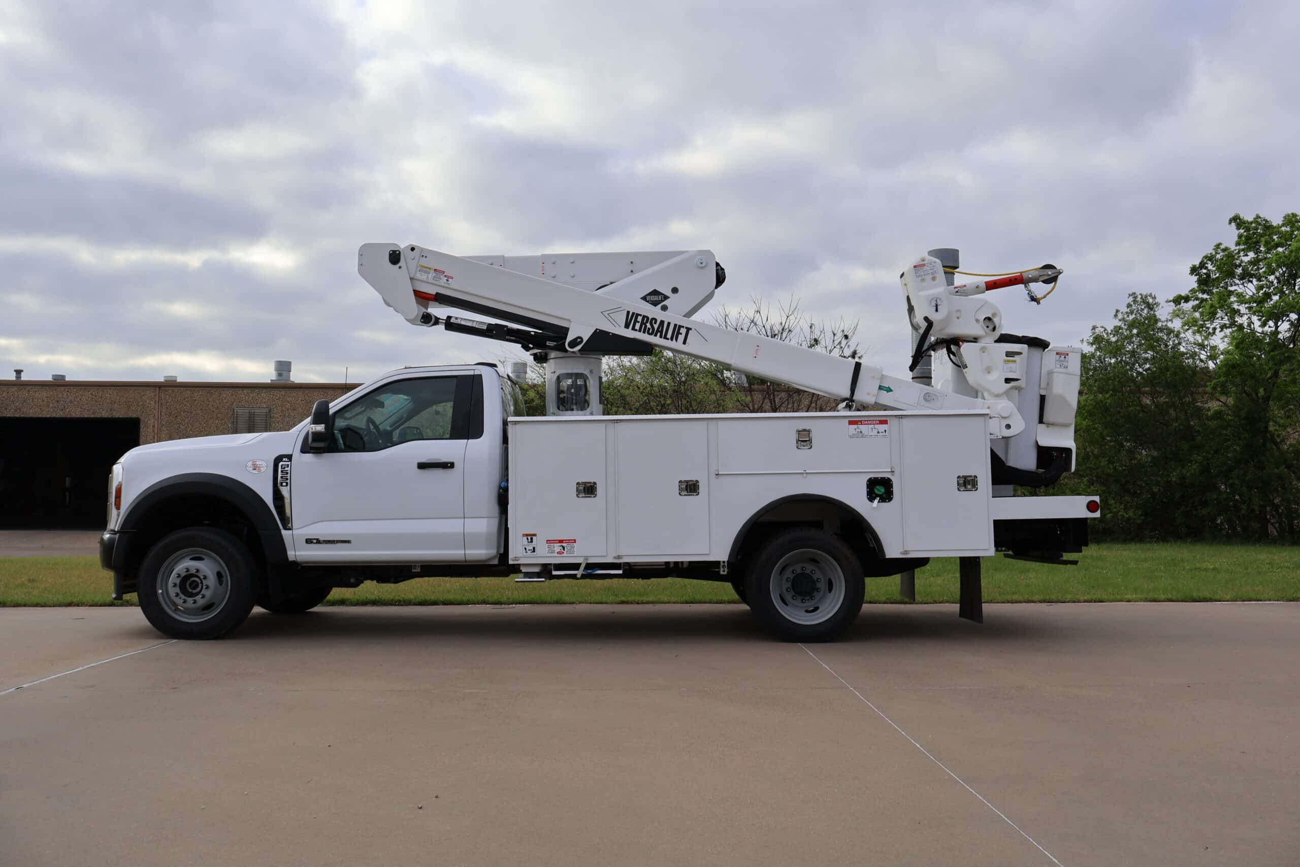 VST-40-MHI-3-Axis-2026-Ford-F-550-4X4-Diesel-STEEL-3-scaled-1.jpg