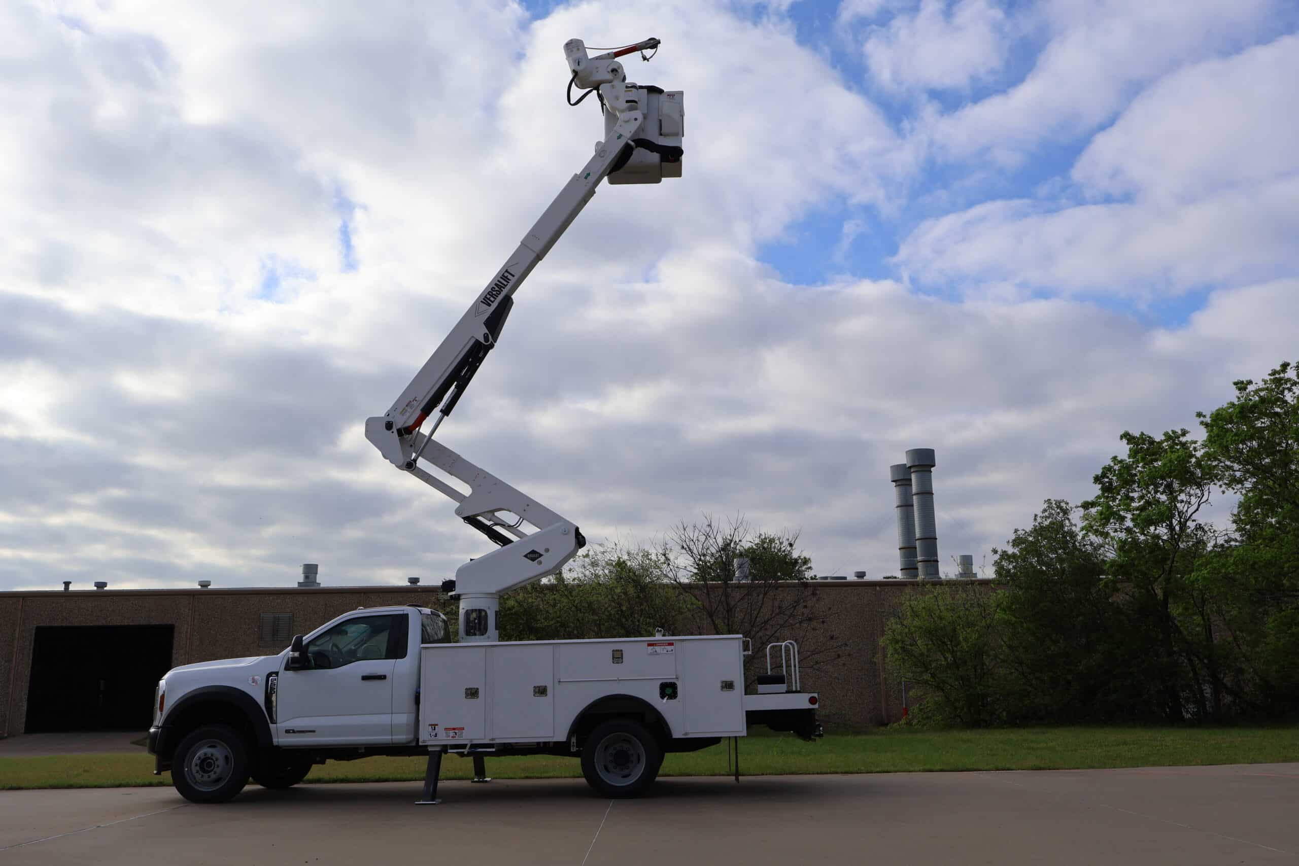 VST-40-MHI-3-Axis-2026-Ford-F-550-4X4-Diesel-STEEL-9-scaled-1.jpg