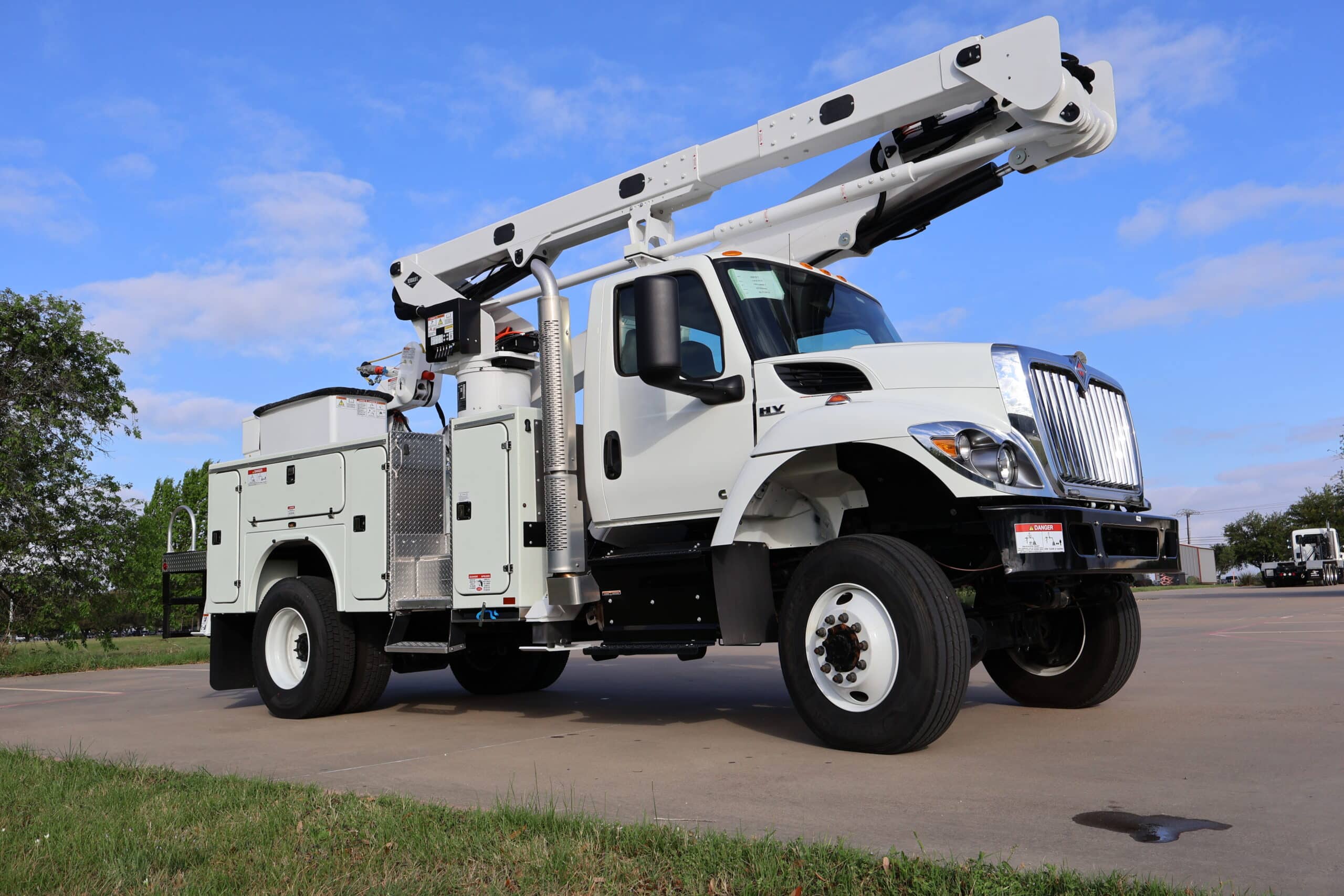 VST-6000MHI-4-Axis-2025-INTL-HV607-4x4-Brand-FX-2-scaled-1.jpg