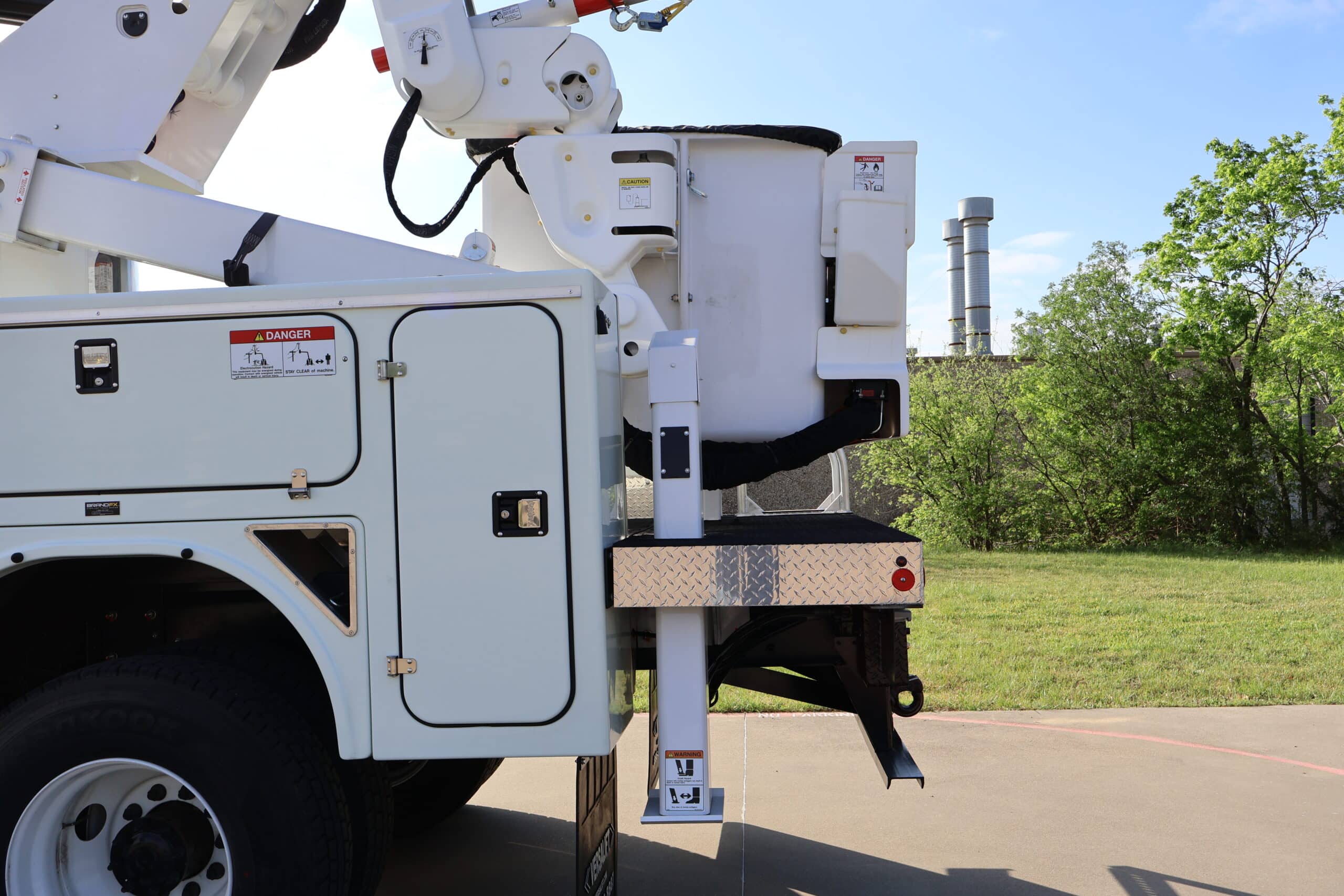 VST-6000MHI-4-Axis-2025-INTL-HV607-4x4-Brand-FX-6-scaled-1.jpg