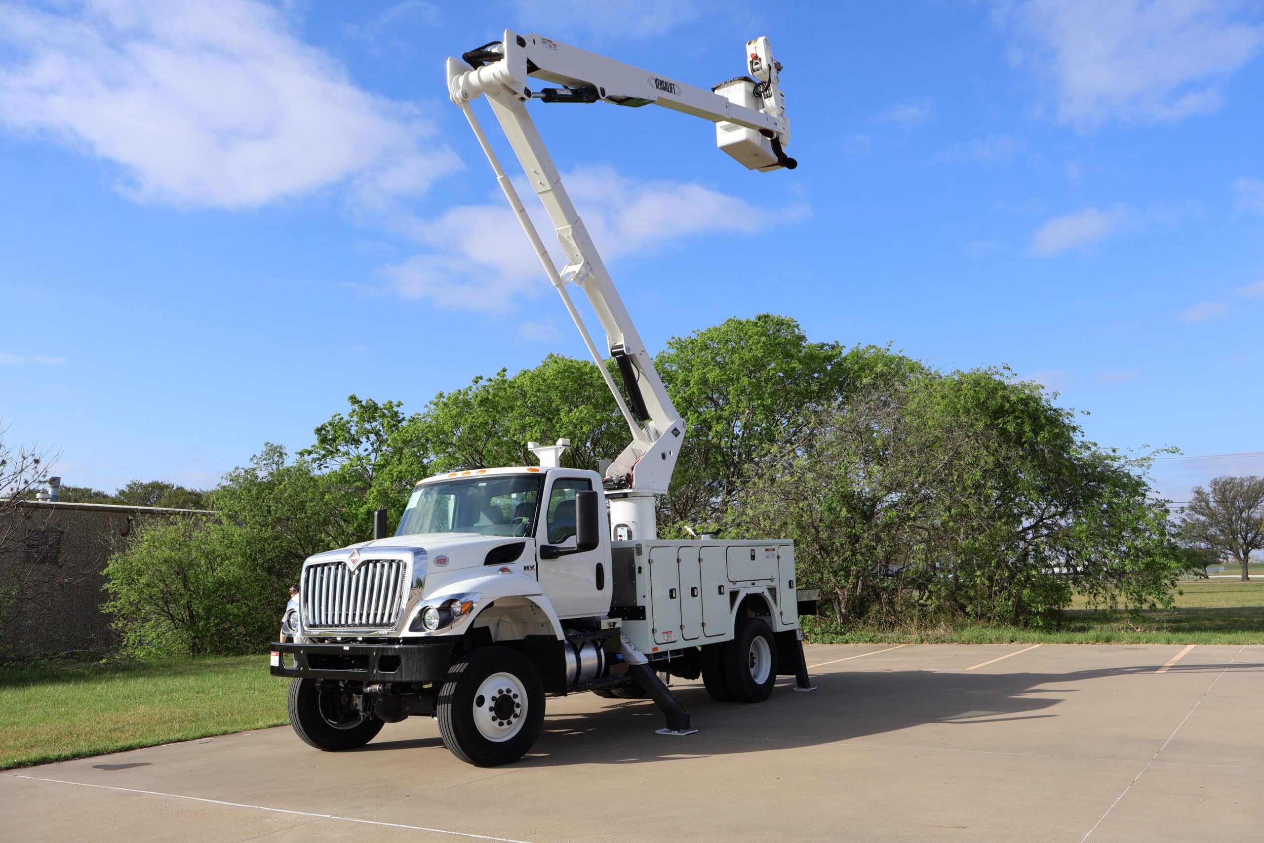 VST-6000MHI-4-Axis-2025-INTL-HV607-4x4-Brand-FX-scaled-1.jpg