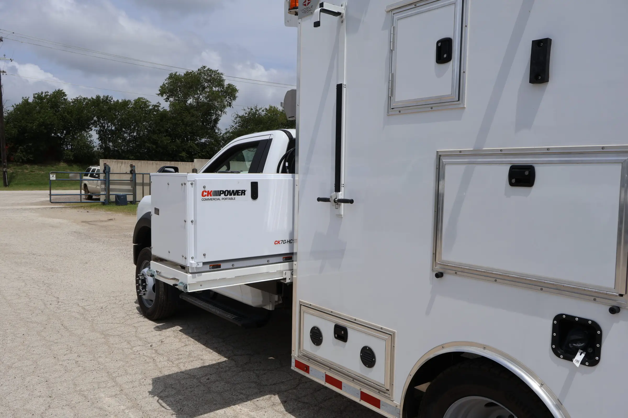 VANTEL-29-NE Splicing 2026 Ford F-550 4×4 Mobile Tech