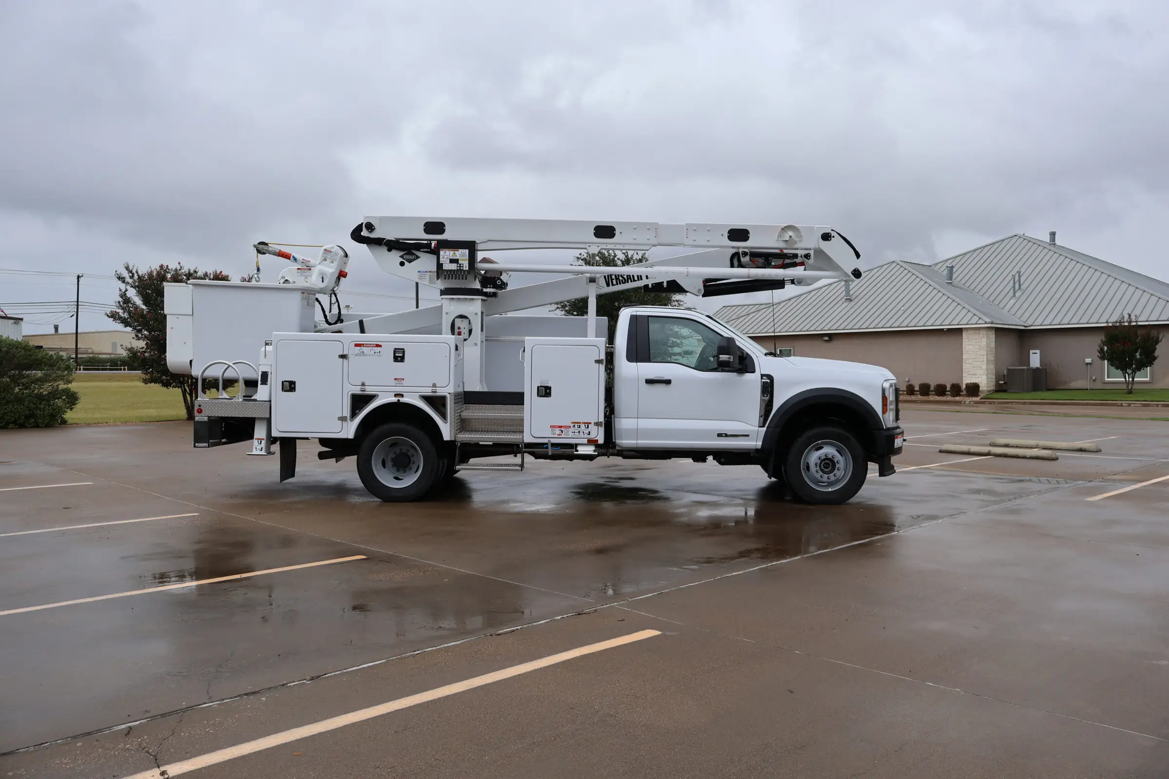 VST-55-HDI 48 in. Platform 3-Axis 2026 Ford F-600 4x4 Diesel - BFX Body