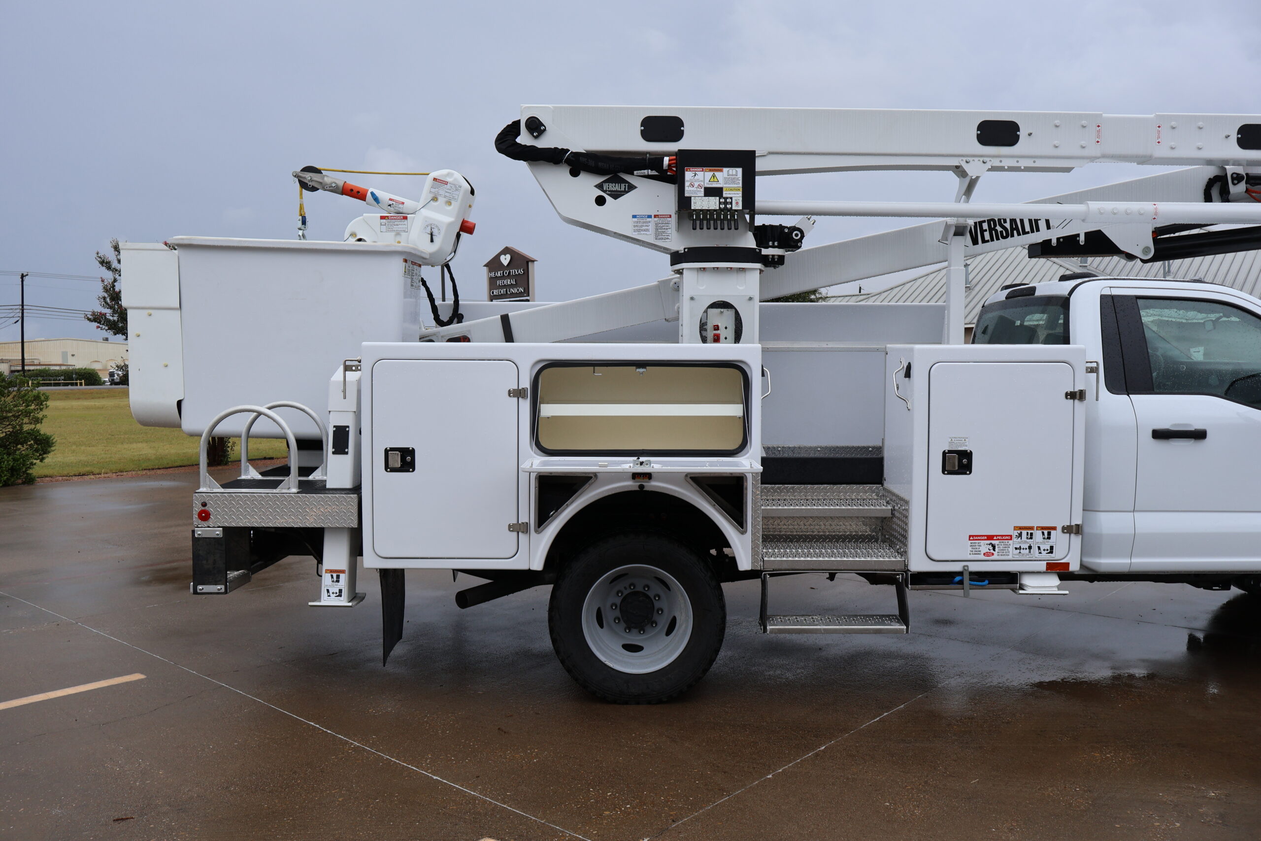 VST-55-HDI 48 in. Platform 3-Axis 2026 Ford F-600 4x4 Diesel - BFX Body