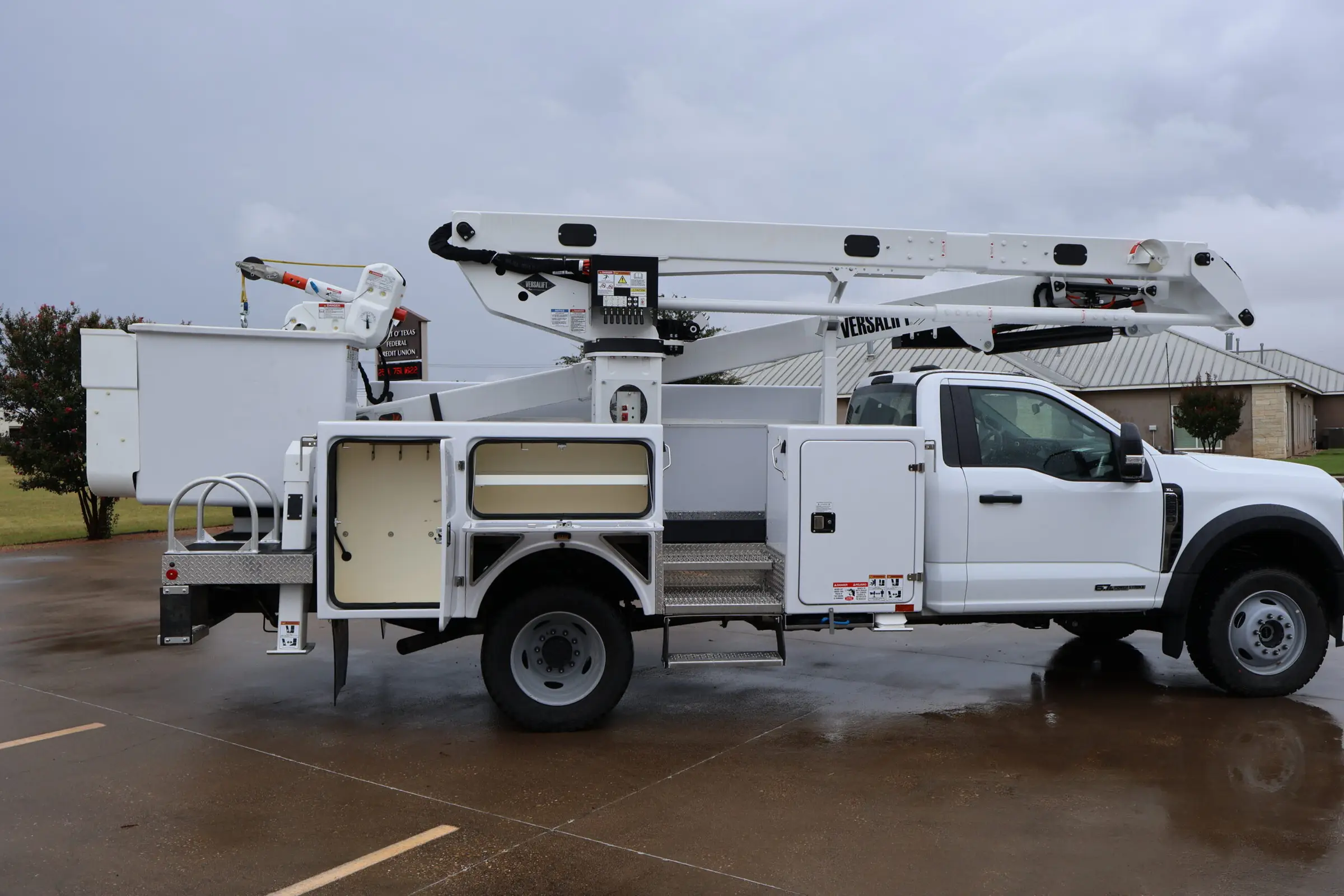 VST-55-HDI 48 in. Platform 3-Axis 2026 Ford F-600 4x4 Diesel - BFX Body